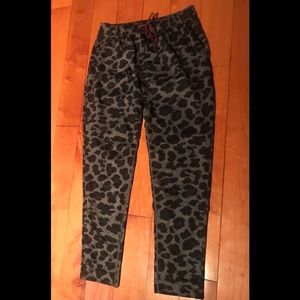 Lululemon jet crops. Leopard print. Size 4